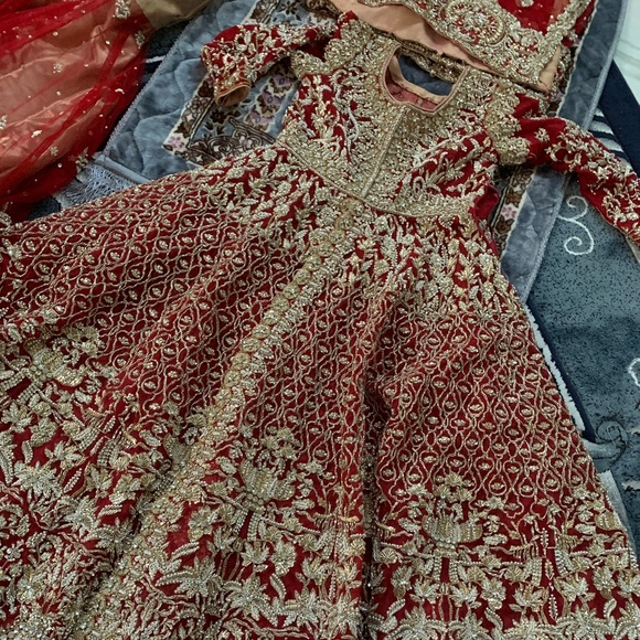 Studio elite Indian wedding gown - Picture 3 of 14